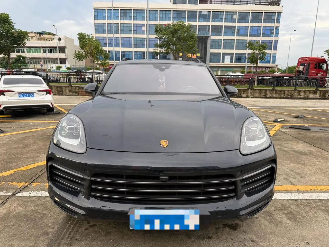 Porsche Cayenne (Imported) 2023 Cayenne 3.0T Platinum Edition Automatic Gear 2