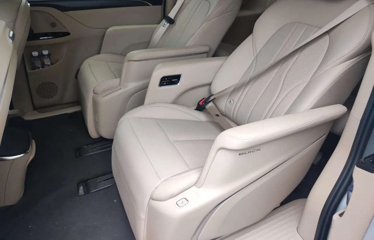 Buick 2025 GL8 Lu Shang 1.5T Premium Edition 7-seat Automatic Gear 3