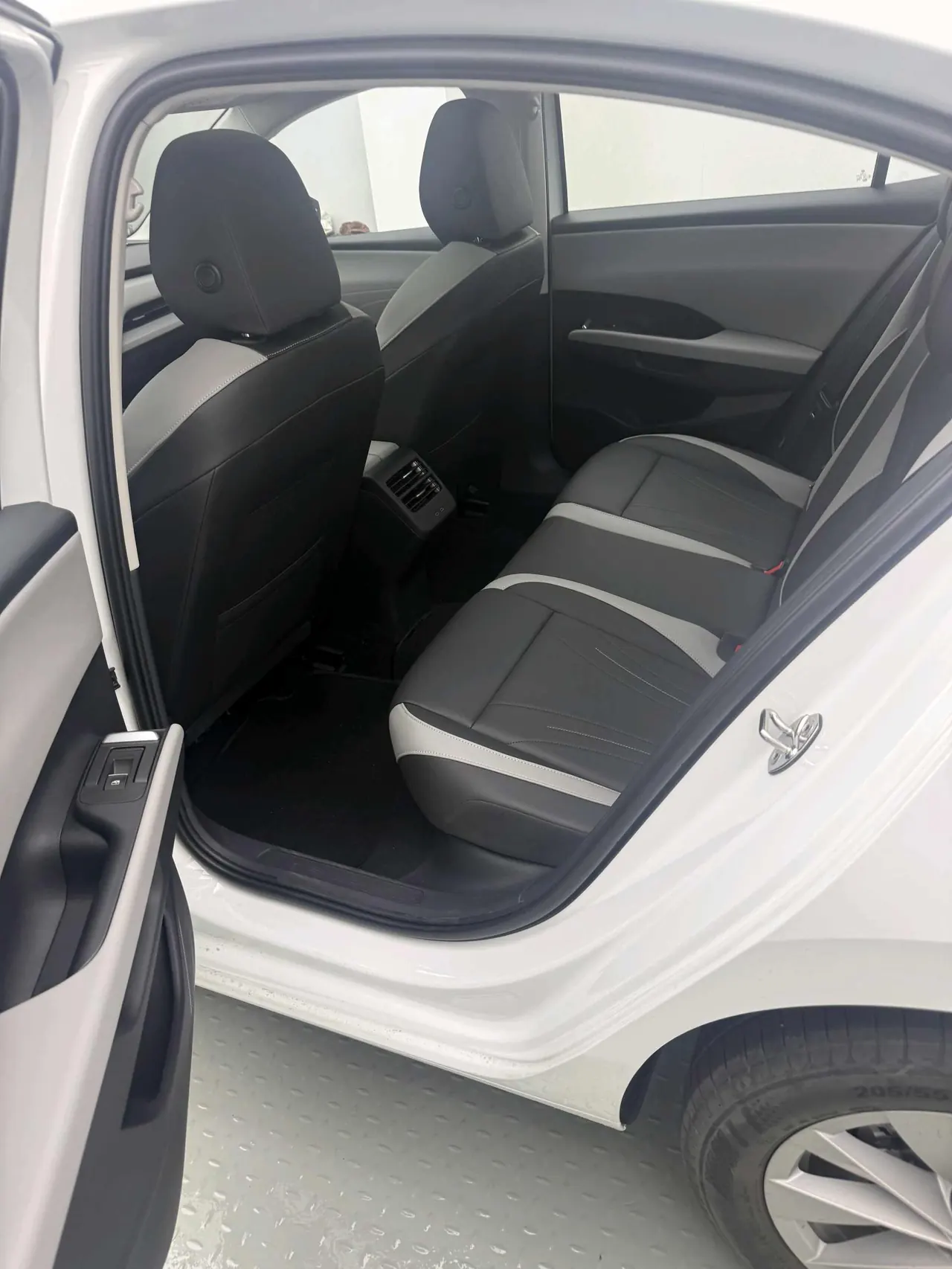 Volkswagen 2026 Sagittarius S 1.5 Elite Edition Automatic Gear 4