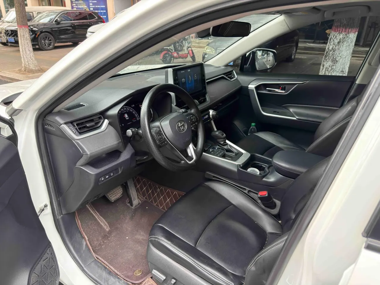 Toyota 2020 RAV4 Rongfeng 2.0 Stepless Four-wheel Drive Fashion Edition Automatic Gear 2