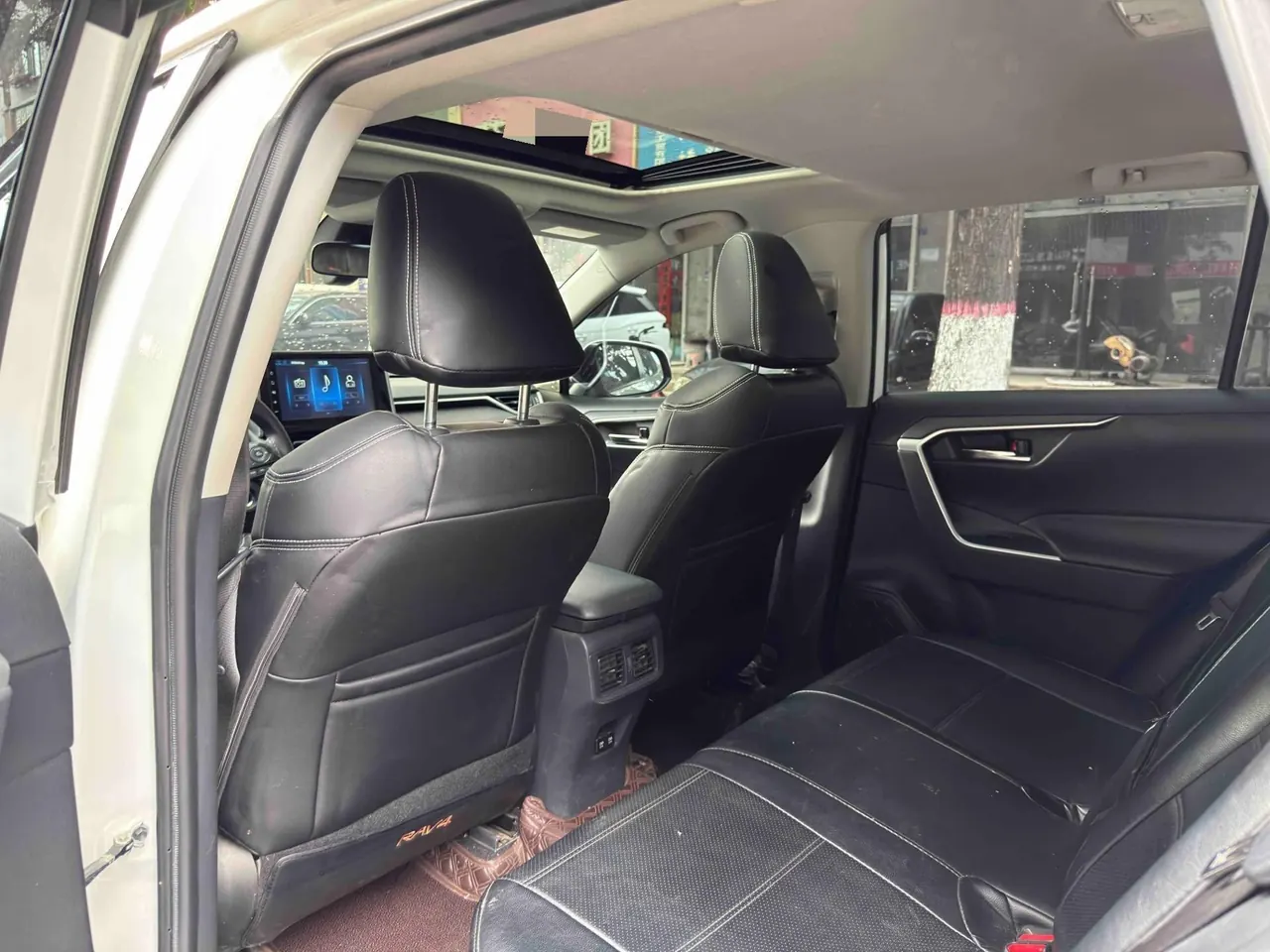 Toyota 2020 RAV4 Rongfeng 2.0 Stepless Four-wheel Drive Fashion Edition Automatic Gear 3