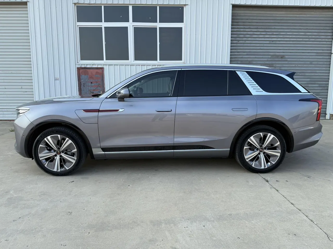 HongQi 2021 E-HS9 Flag Enjoy 6-seat Automatic Gear 4