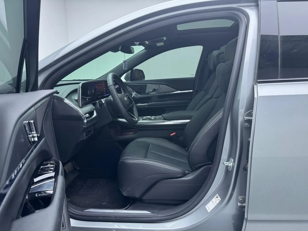 Cadillac 2025 XT5 48V 2.0T Luxury Automatic Gear 3
