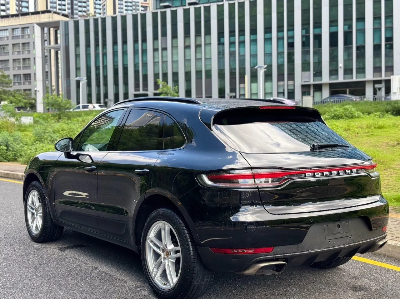 Porsche Macan (Imported) 2020 Macan 2.0T Automatic Gear 16