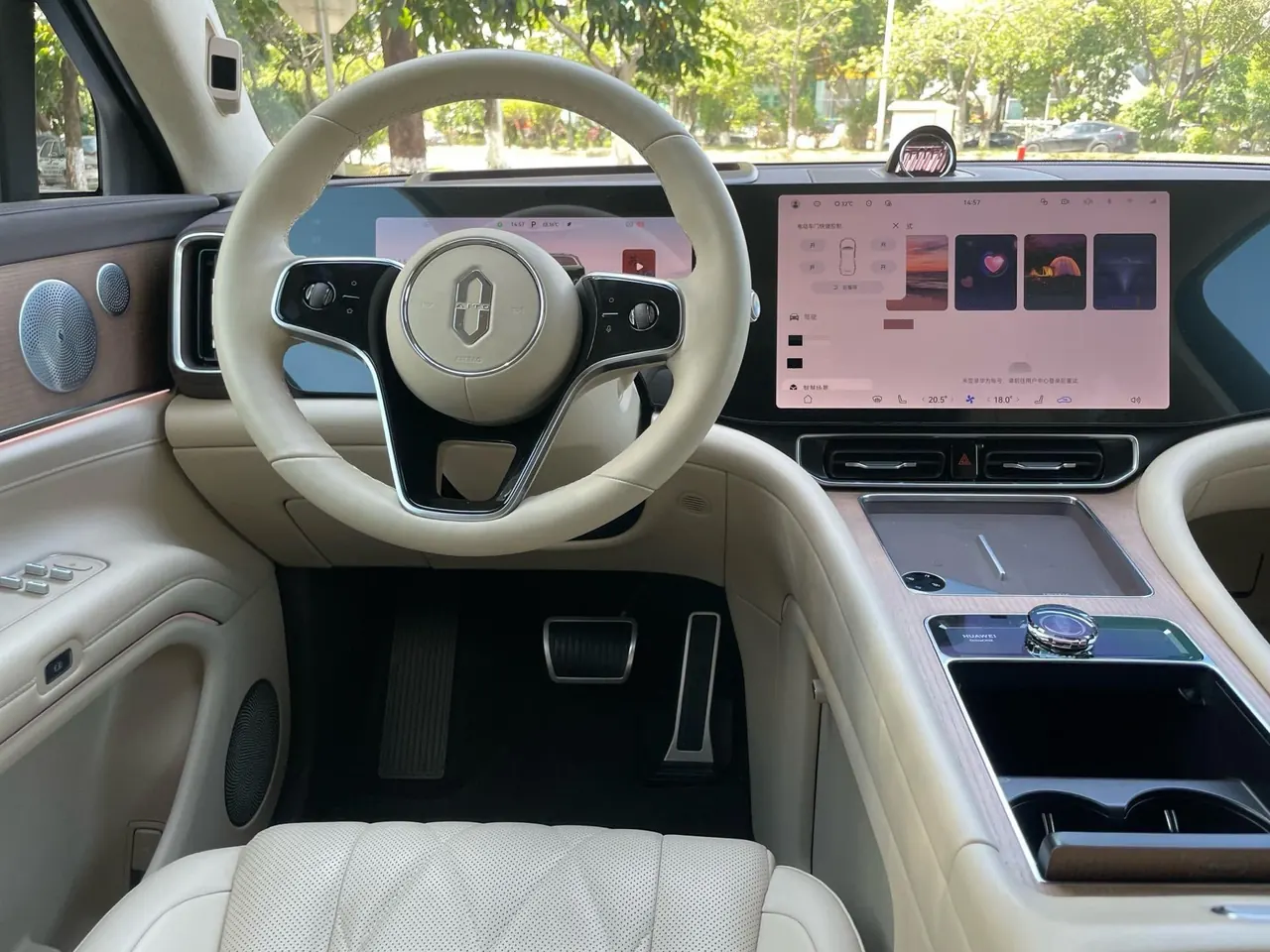 AITO 2024 AITO M9 extended range Ultra version 52kWh5 seat version automatic gear 8
