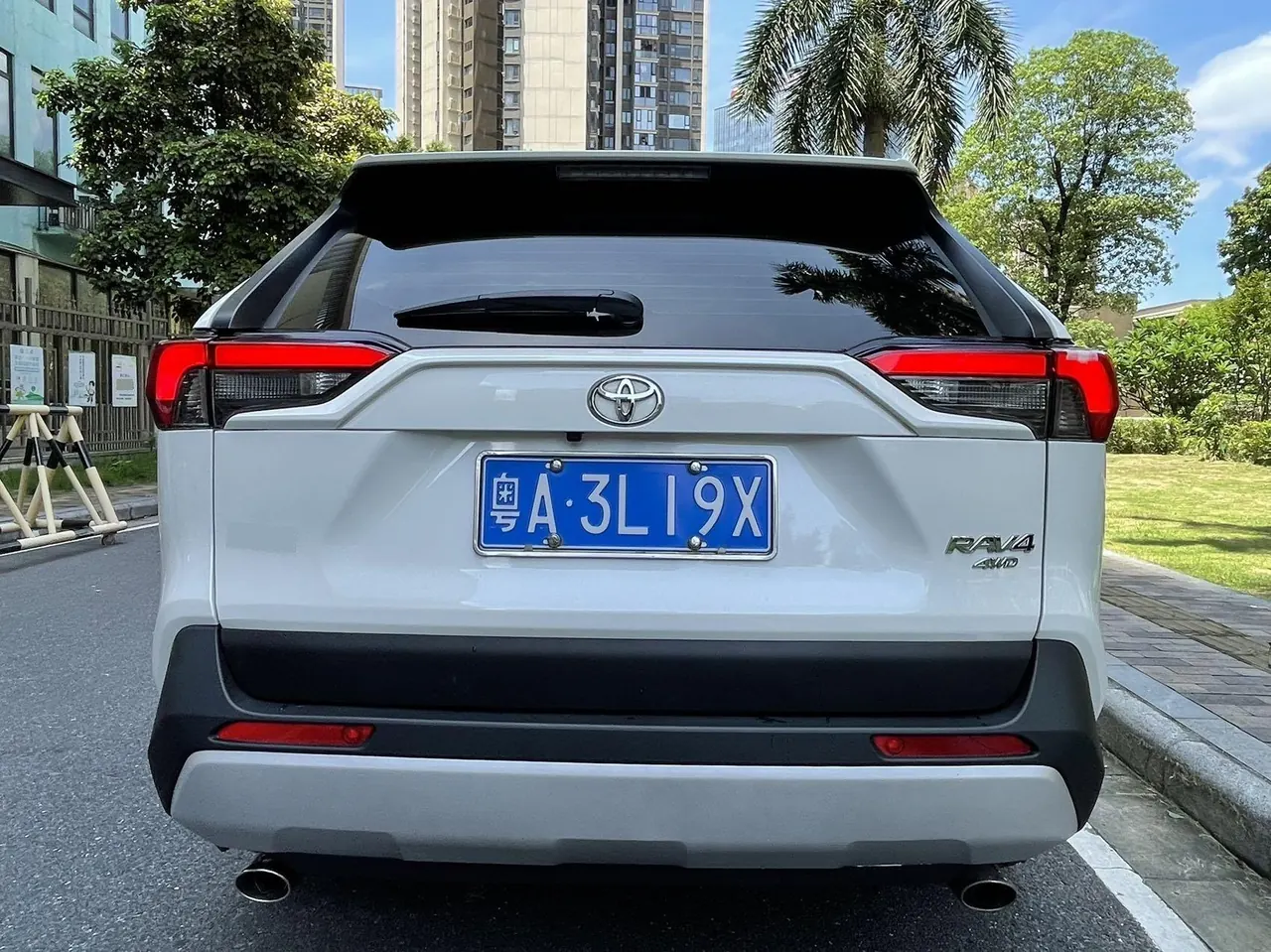 Toyota 2020 RAV4 Rongfeng 2.0 Stepless Four-wheel Drive Fashion Edition Automatic Gear 12