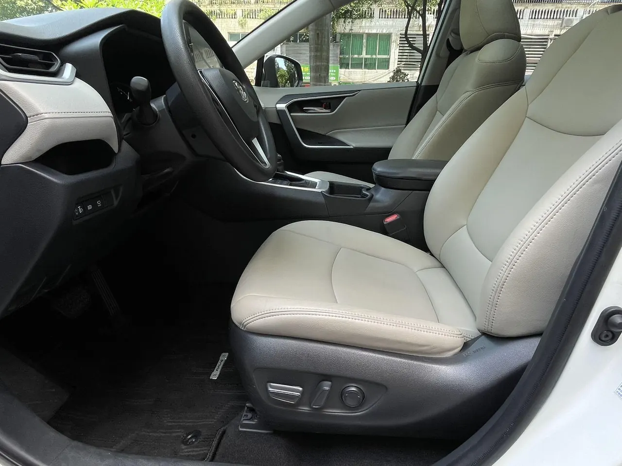 Toyota 2020 RAV4 Rongfeng 2.0 Stepless Four-wheel Drive Fashion Edition Automatic Gear 4