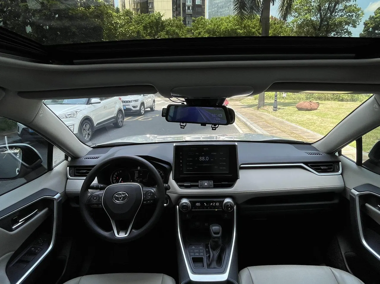 Toyota 2020 RAV4 Rongfeng 2.0 Stepless Four-wheel Drive Fashion Edition Automatic Gear 6