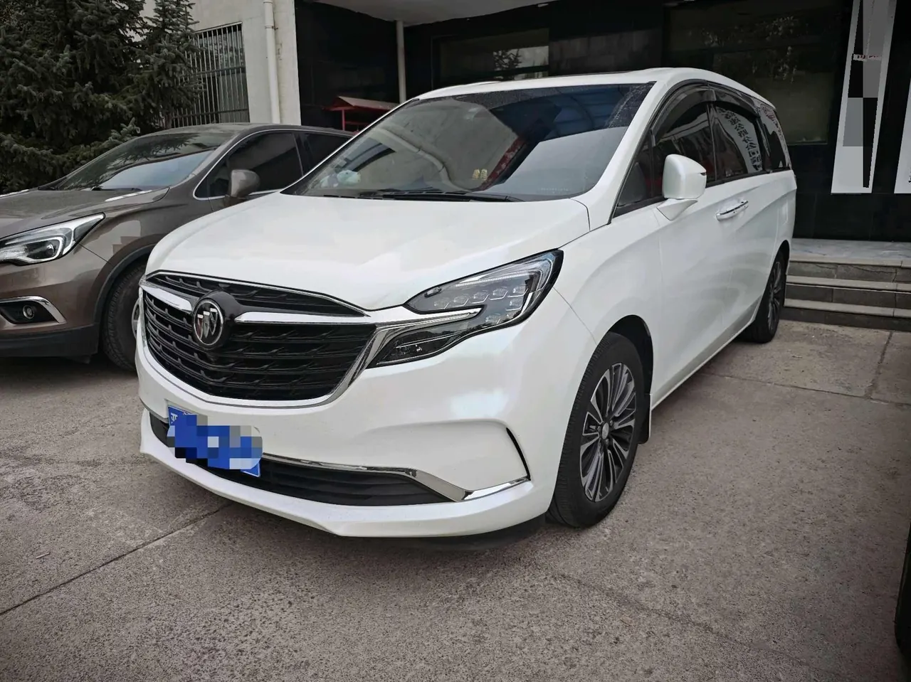 Buick 2020 GL8 ES Lu Zun 2.0T 653T Luxury Automatic Gear - View 1