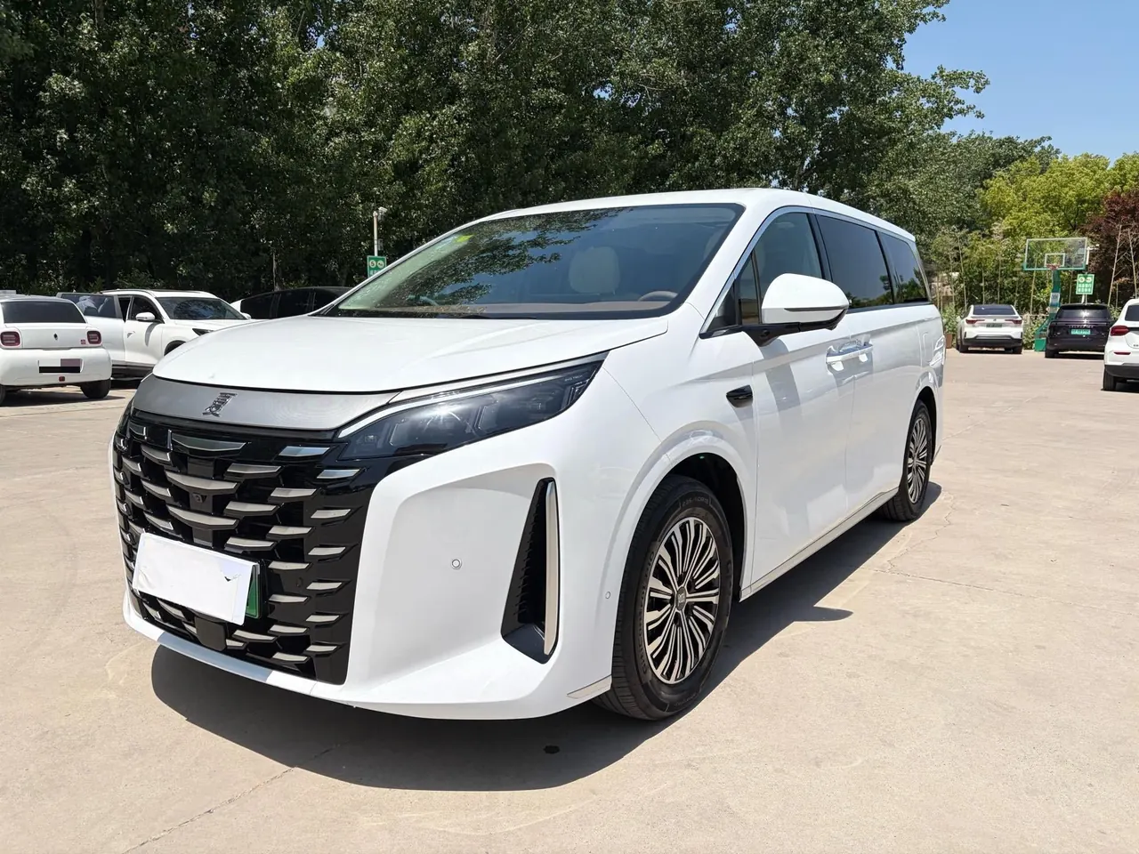 Открыть галерею: BYD 2025 summer DM-i 1.5T stepless 100km leading automatic gear