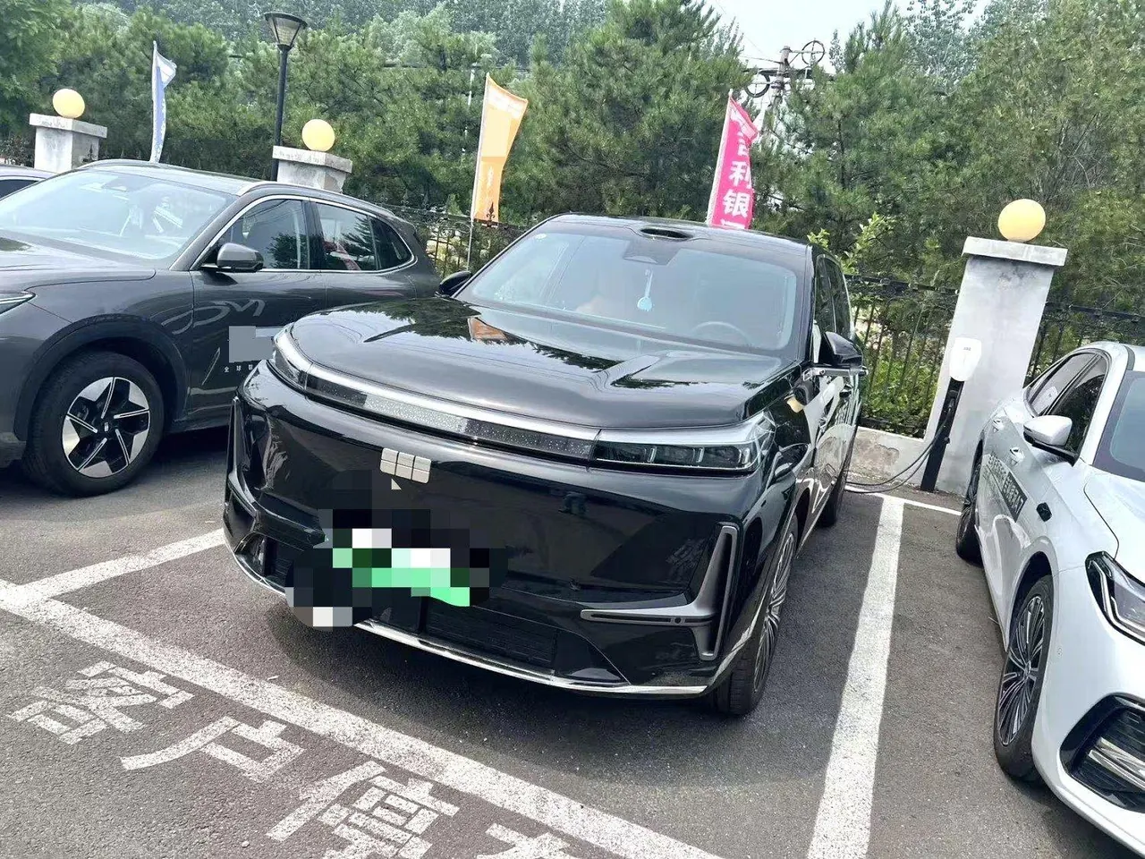 Open image lightbox: Geely Galaxy 2025 M9 1.5T 210km 4-wheel drive pilot version automatic gear