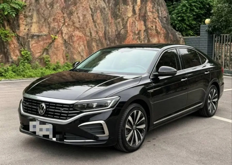 Open image lightbox: Volkswagen 2025 Passat 2.0TSI 380TSI Subut Longteng Edition Automatic Gear