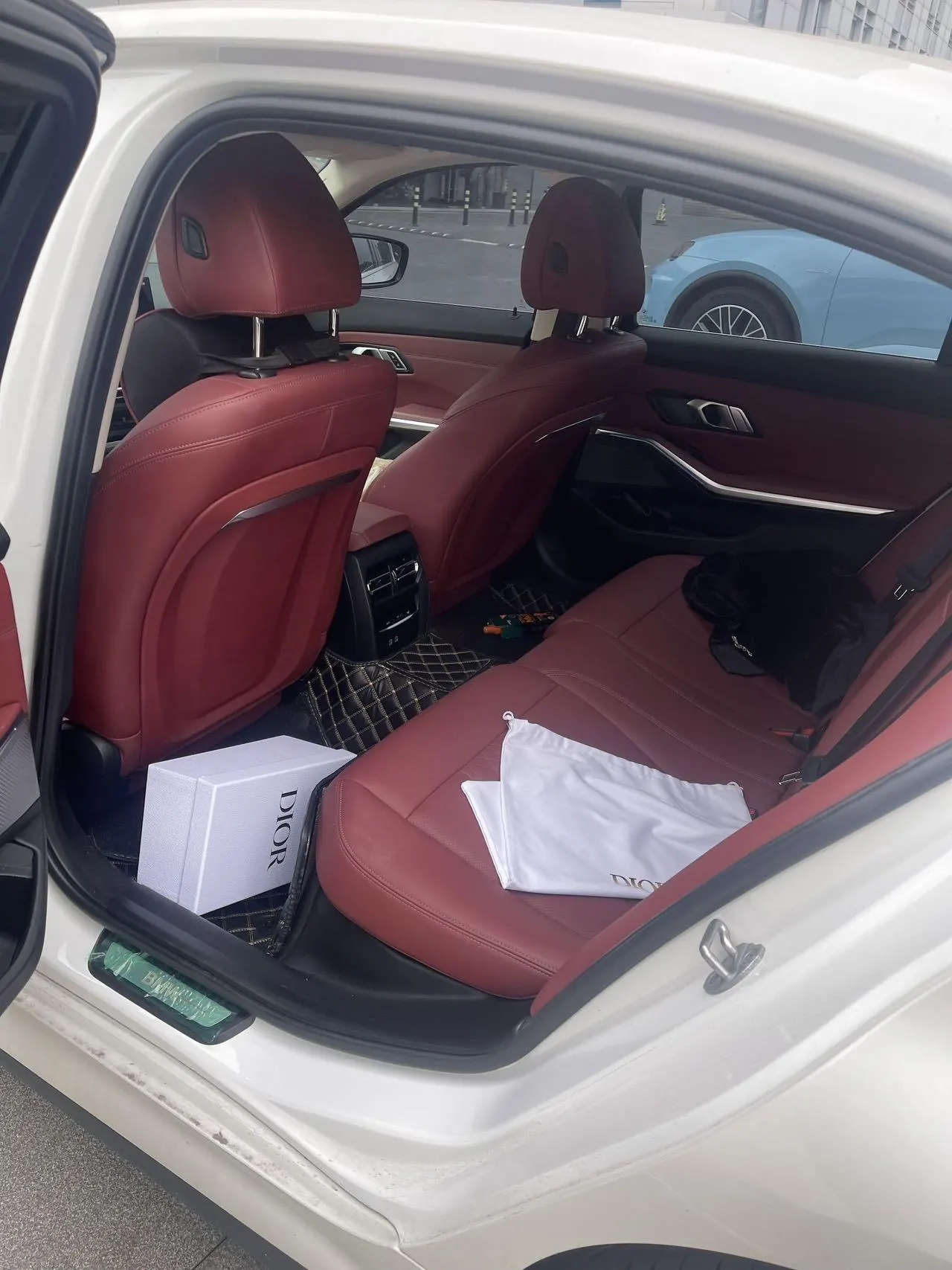 BMW 2022 i3 eDrive 35L automatic gear 3