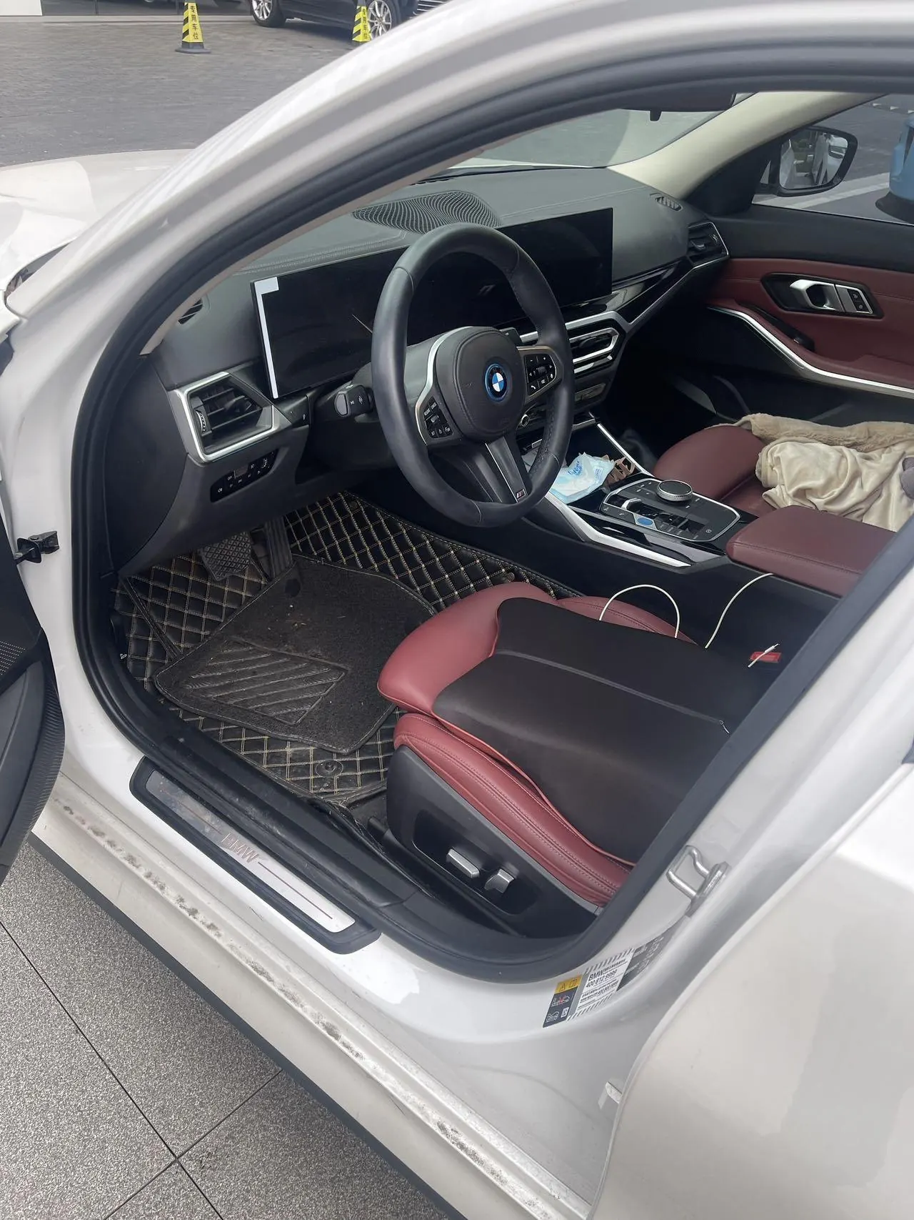 BMW 2022 i3 eDrive 35L automatic gear 4