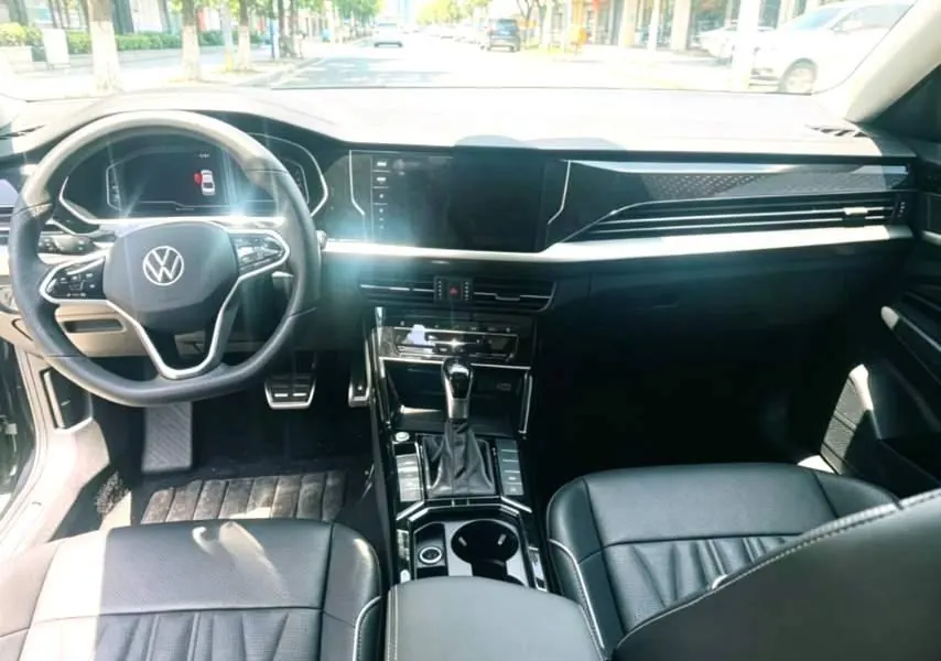 Volkswagen 2023 Passat 2.0TSI 330TSI Starry Sky Luxury Edition (facelift) Automatic 4