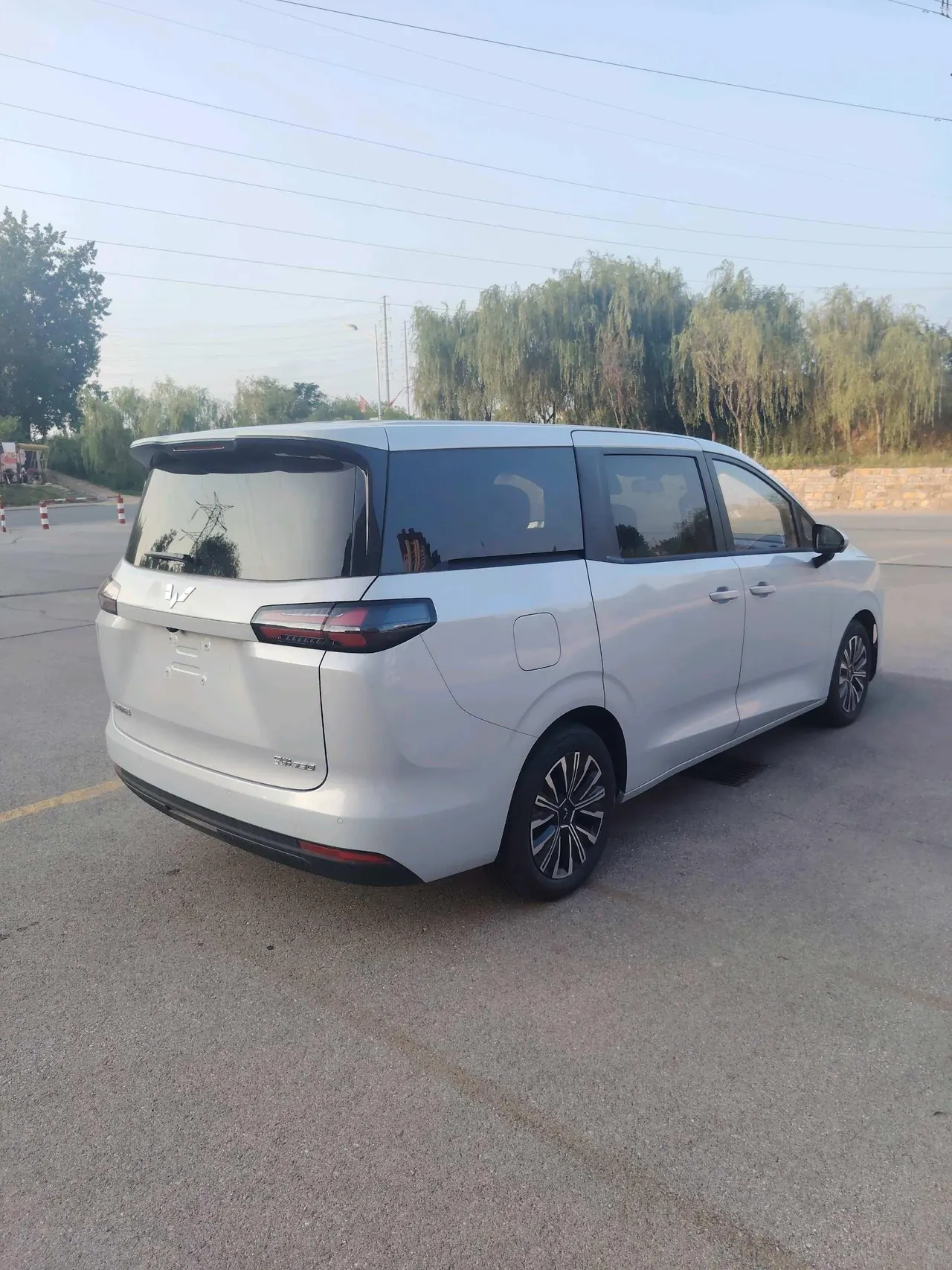 WuLing 2025 Starlight 730 1.5 Stepless 125km Luxury Automatic Transmission 6
