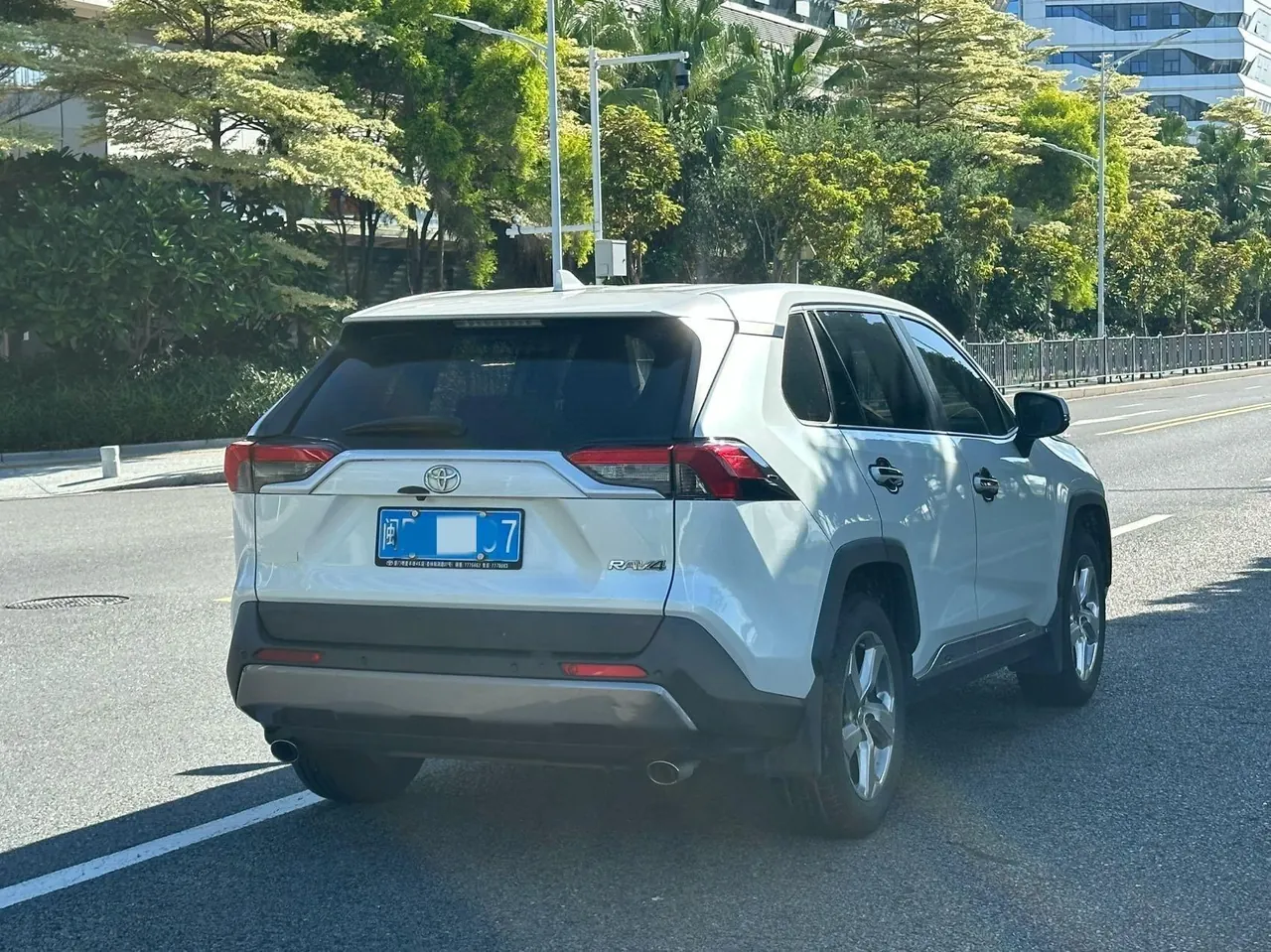 Toyota 2021 RAV4 Rongbo 2.0 Stepless Two-Drive Fashion PLUS Edition Automatic Gear 9