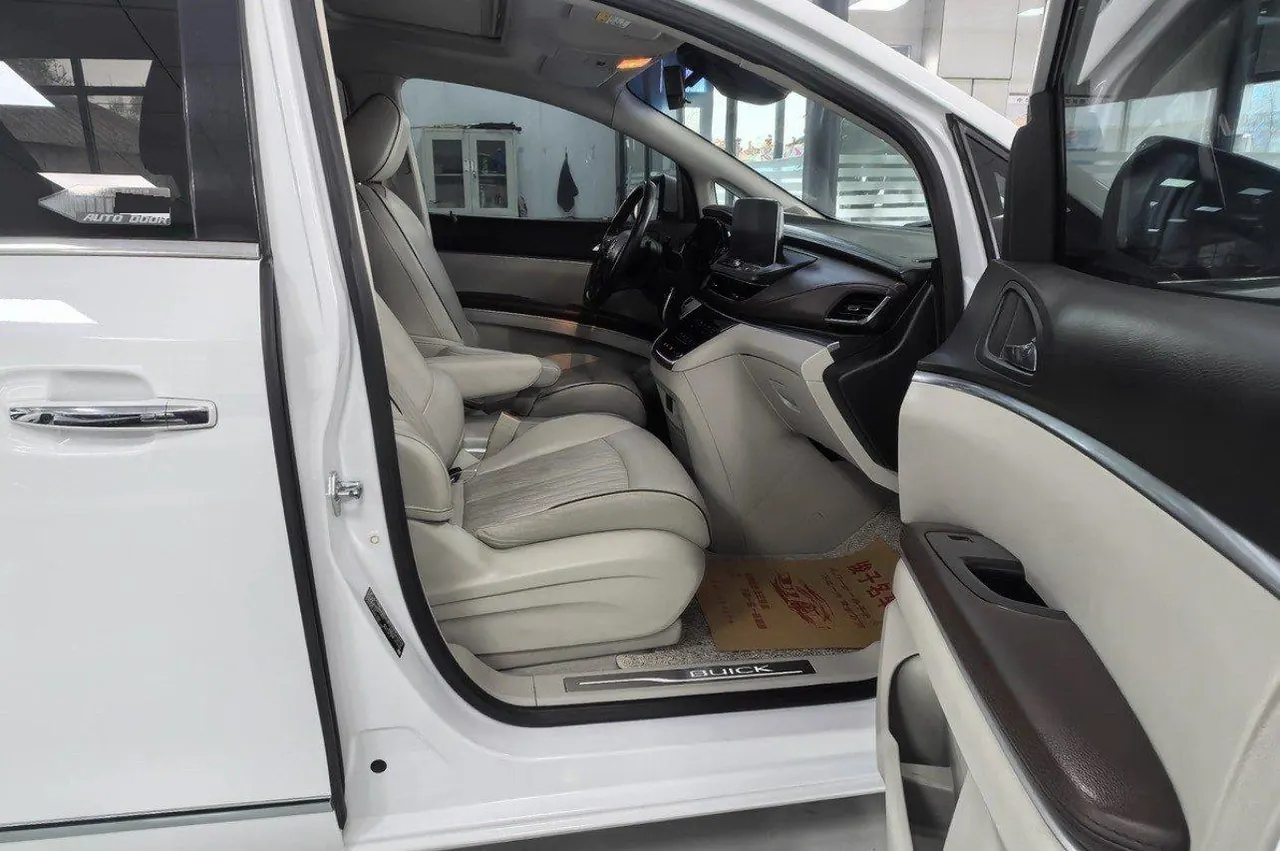 Buick 2021 GL8 Land Business Class 2.0T 652T Smart Luxury Automatic Gear 2