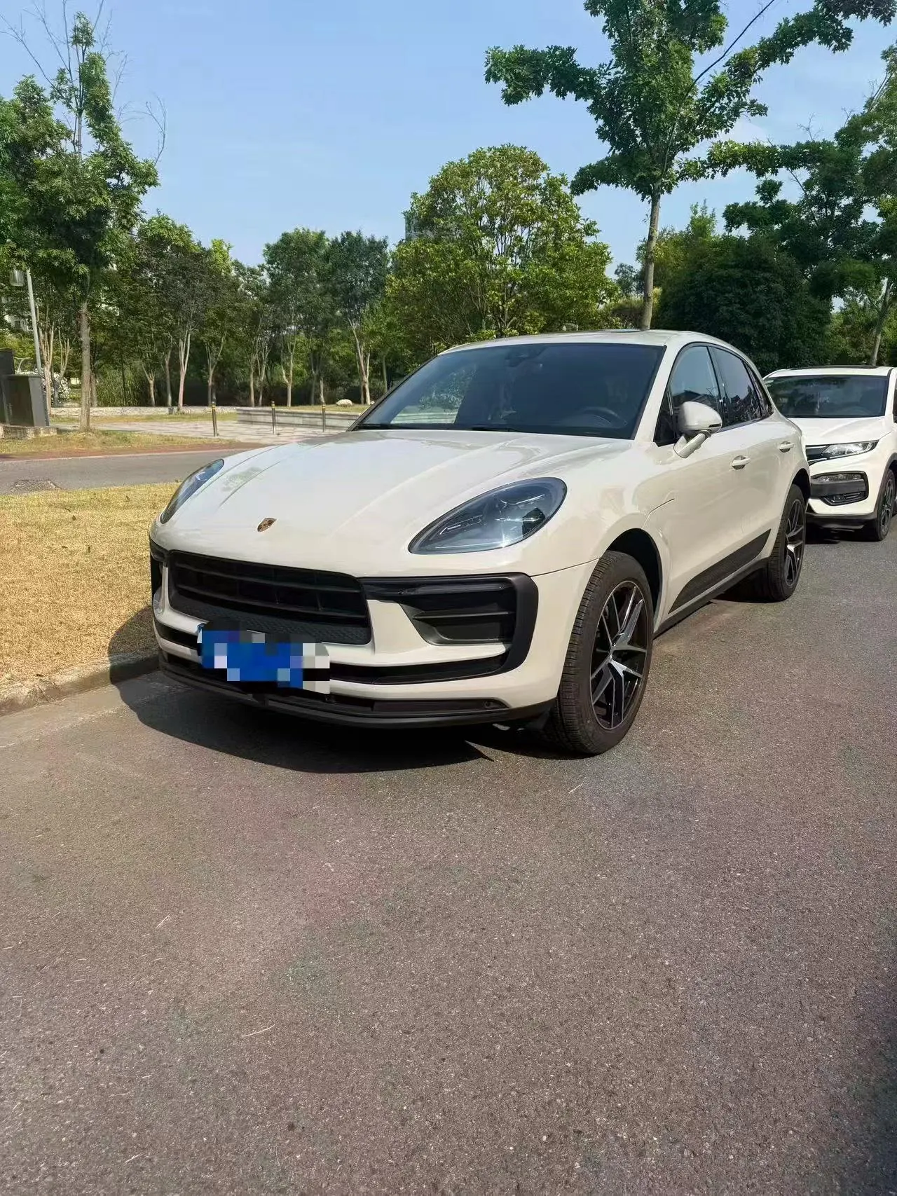 Porsche Macan (Imported) 2022 Macan 2.0T Automatic Gear - View 1