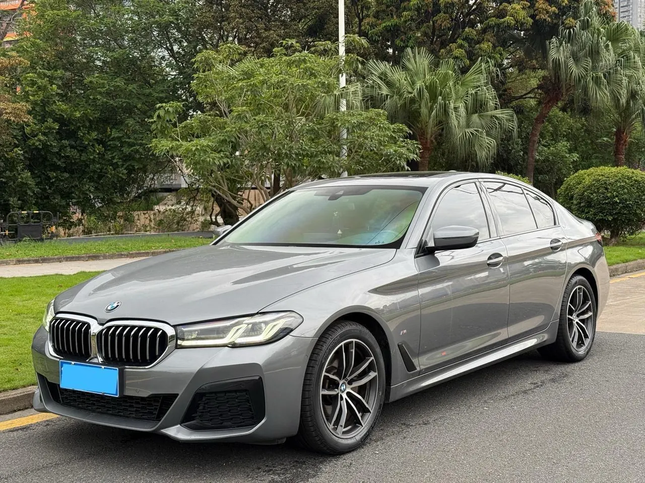 打开图片灯箱:BMW 5 Series (Imported) 2022 525i 2.0T M Sports Suit (Modified 2) Automatic Gear