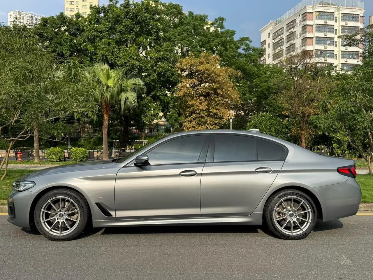 BMW 5 Series (Imported) 2022 525i 2.0T M Sports Suit (Modified 2) Automatic Gear 2