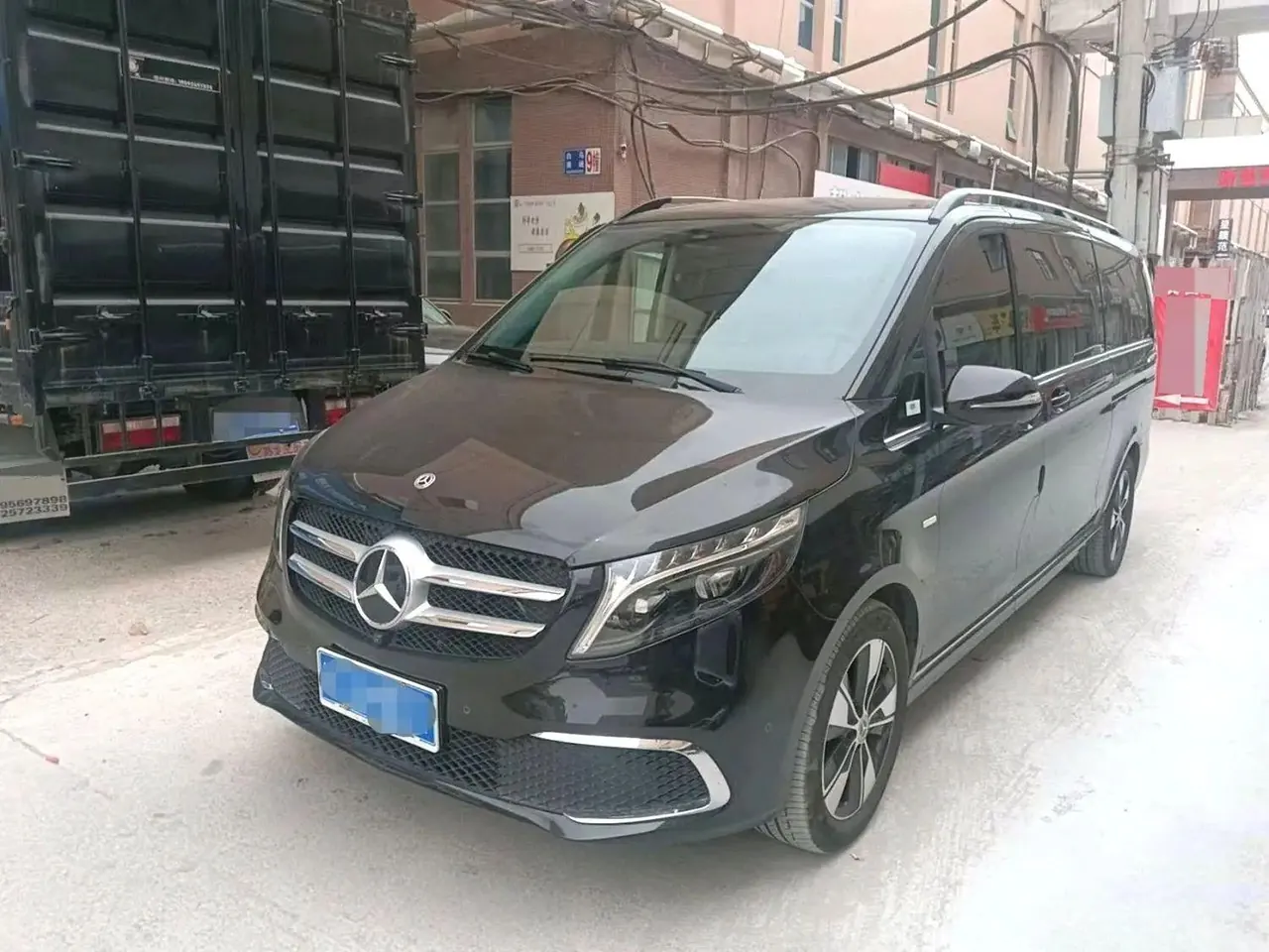 Открыть галерею: Mercedes Benz V 2022V 260 L 2.0T Premium Edition Automatic Gear