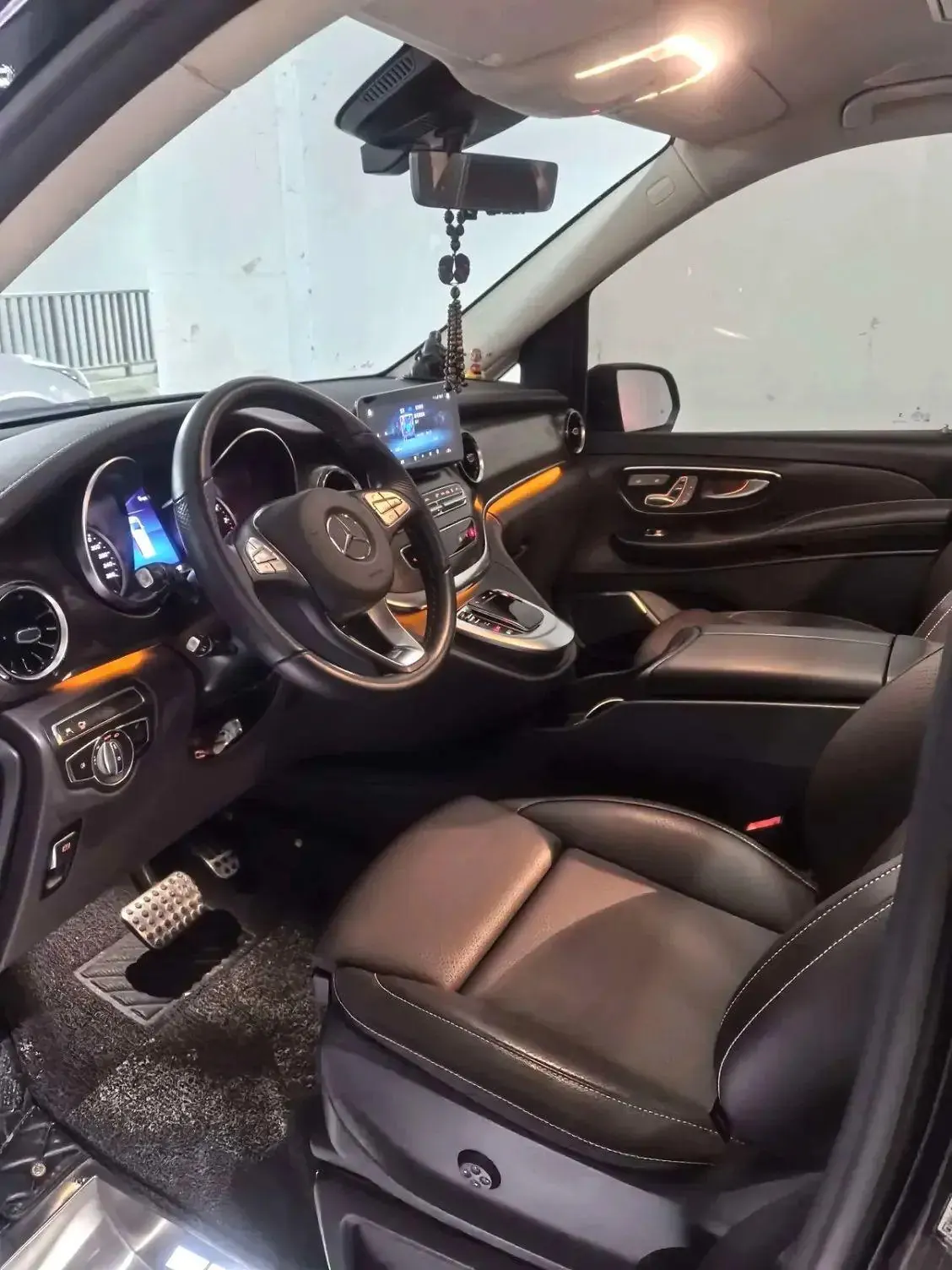 Mercedes Benz V 2022V 260 L 2.0T Premium Edition Automatic Gear 2