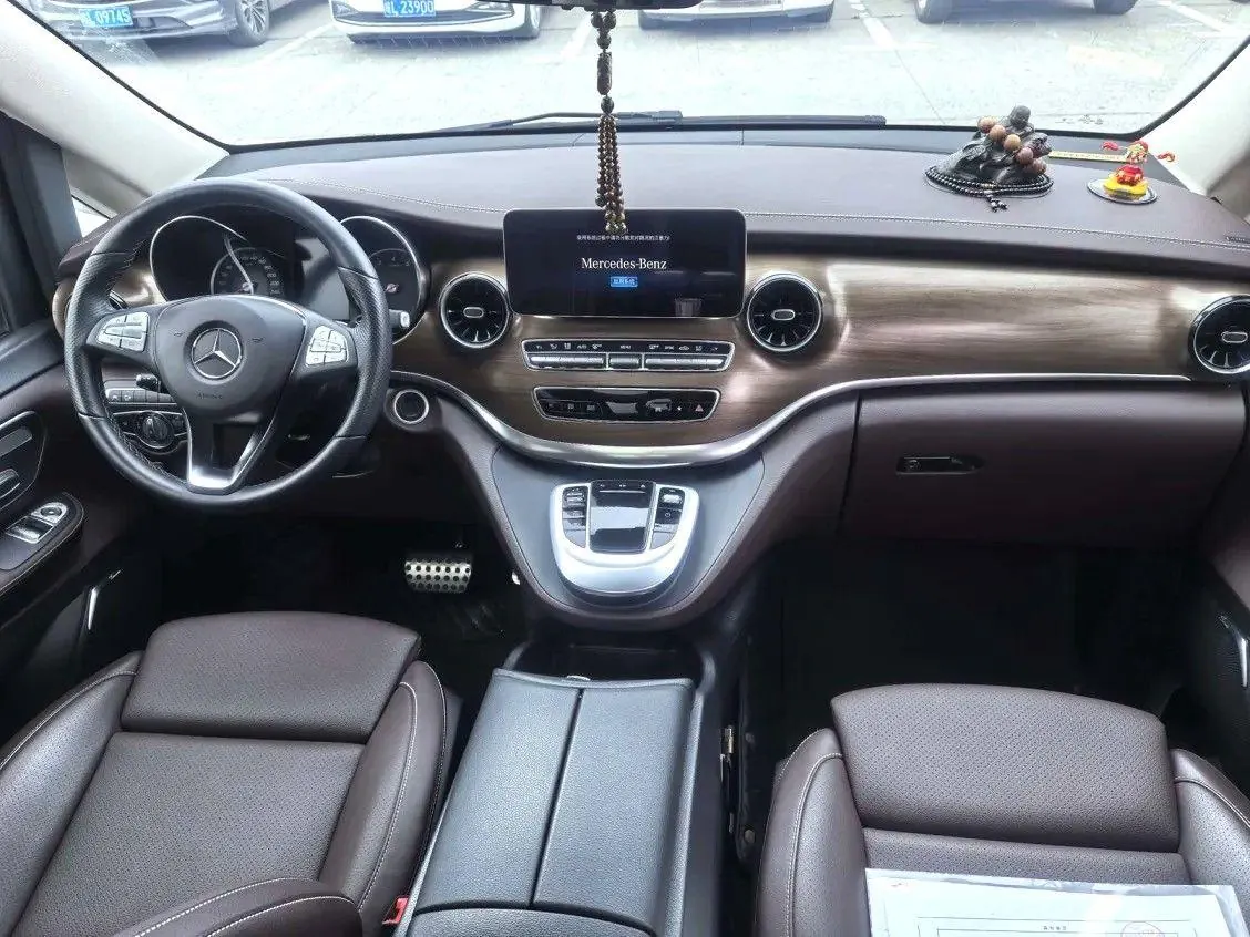 Mercedes Benz V 2022V 260 L 2.0T Premium Edition Automatic Gear 4