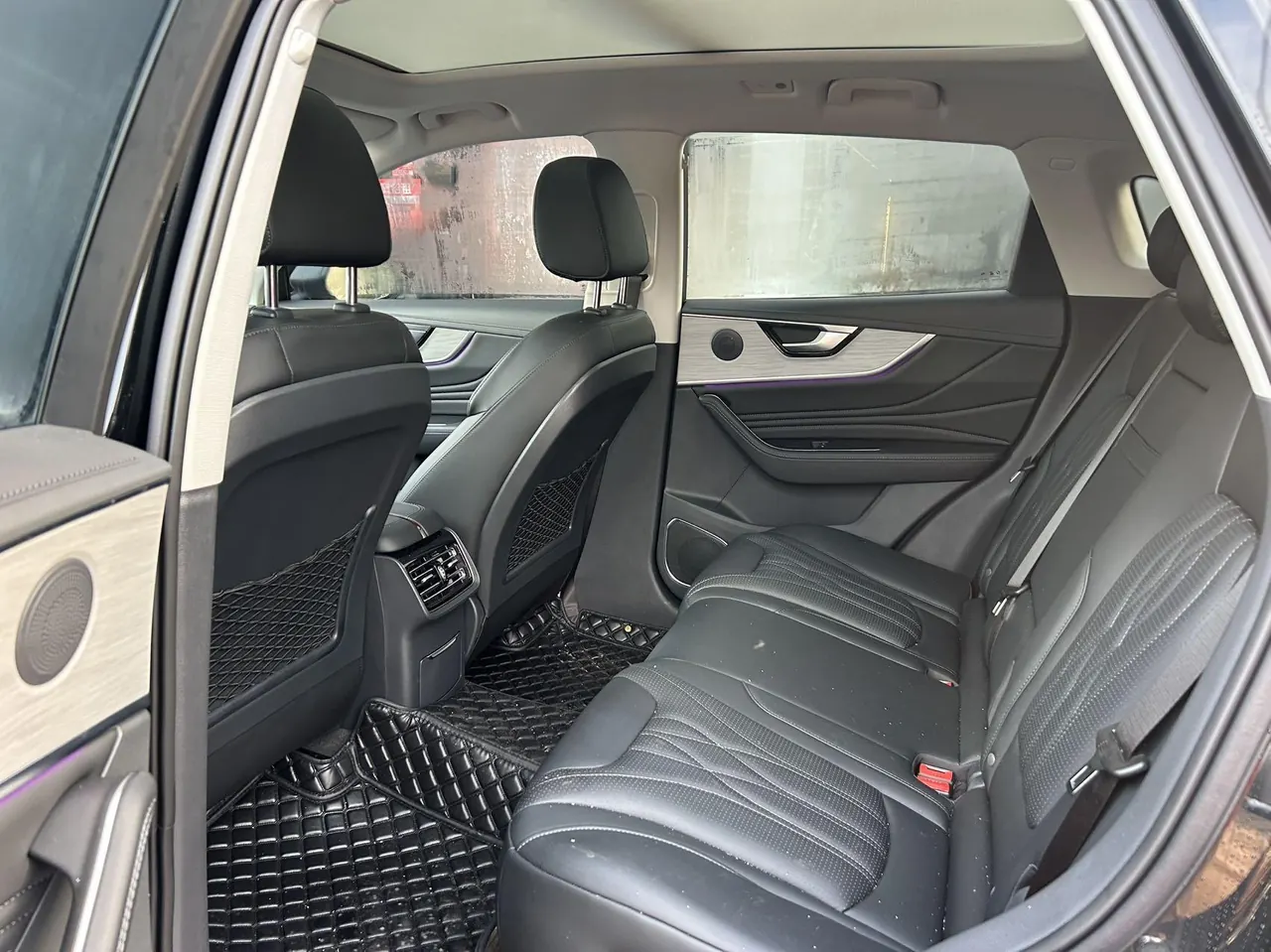HongQi 2025 HS5 2.0T Two-Drive Flag Enjoy Pro Edition Automatic Gear 8