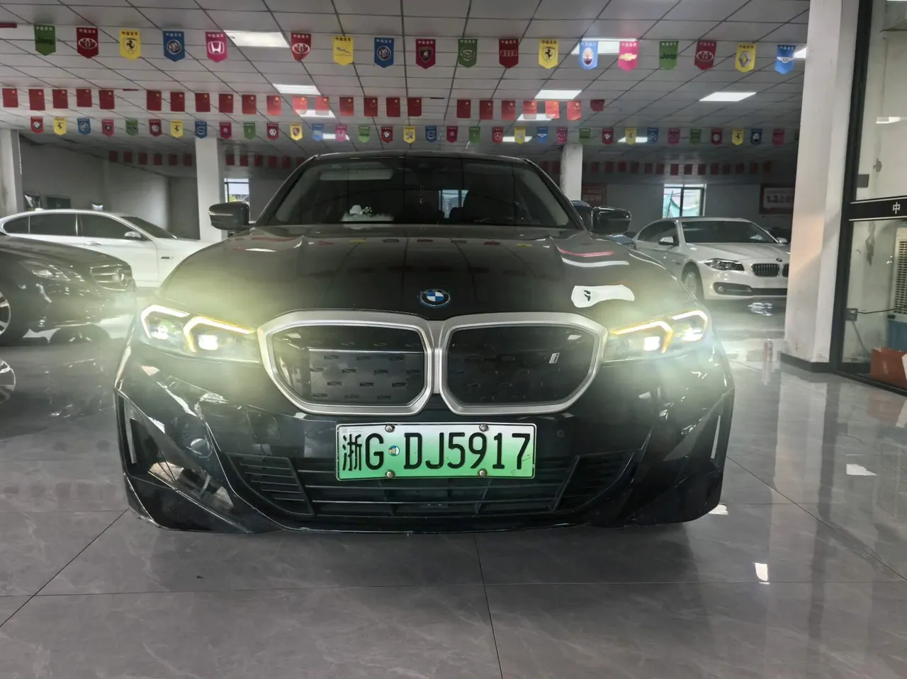 BMW 2022 i3 eDrive 35L automatic gear 3