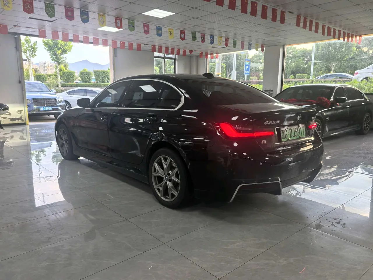 BMW 2022 i3 eDrive 35L automatic gear 6