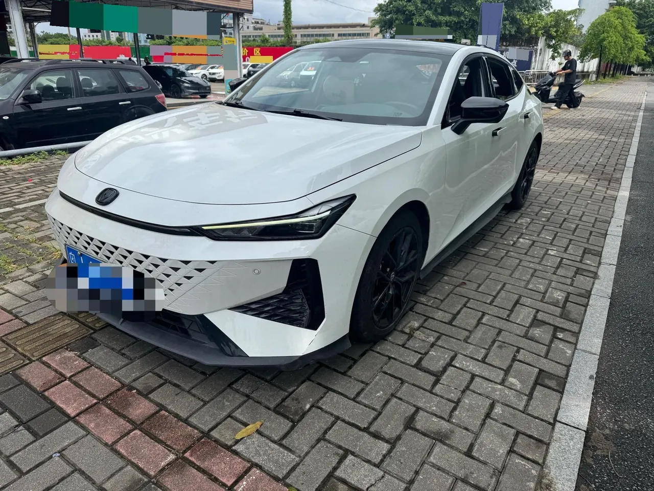 ChangAn 2024 UNI-V 1.5T Prestige Automatic - View 1