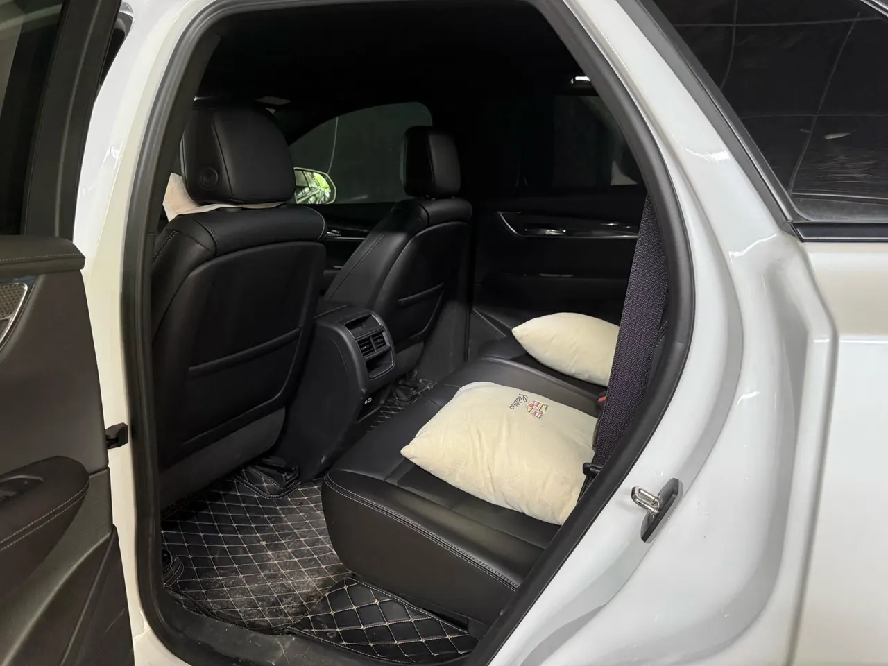 Cadillac 2022 XT5 48V 2.0T 4-wheel drive luxury (hummingbird version) automatic gear 3