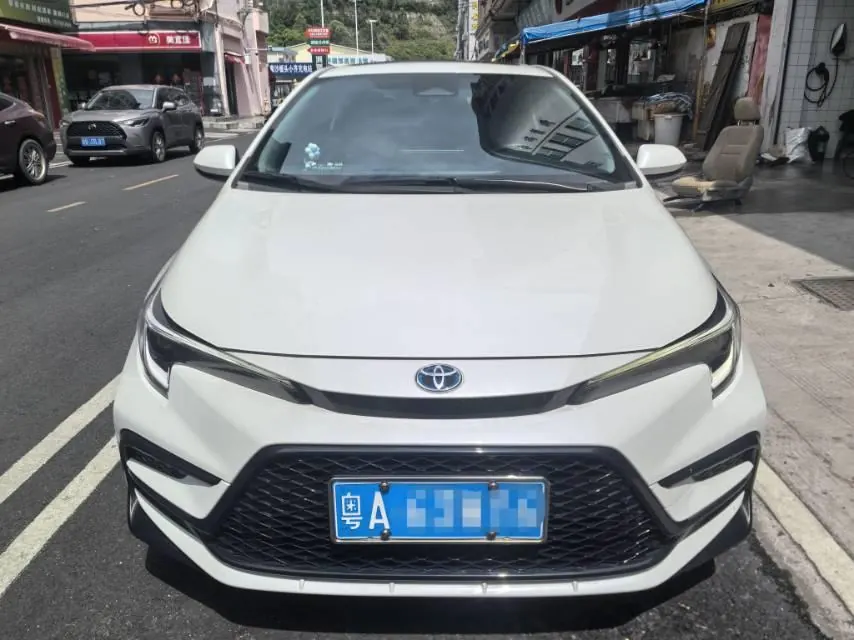 Toyota 2023 Lei Ling Shuangqing 1.8 Stepless Intelligent Electric Hybrid Sports Edition Automatic Gear 3