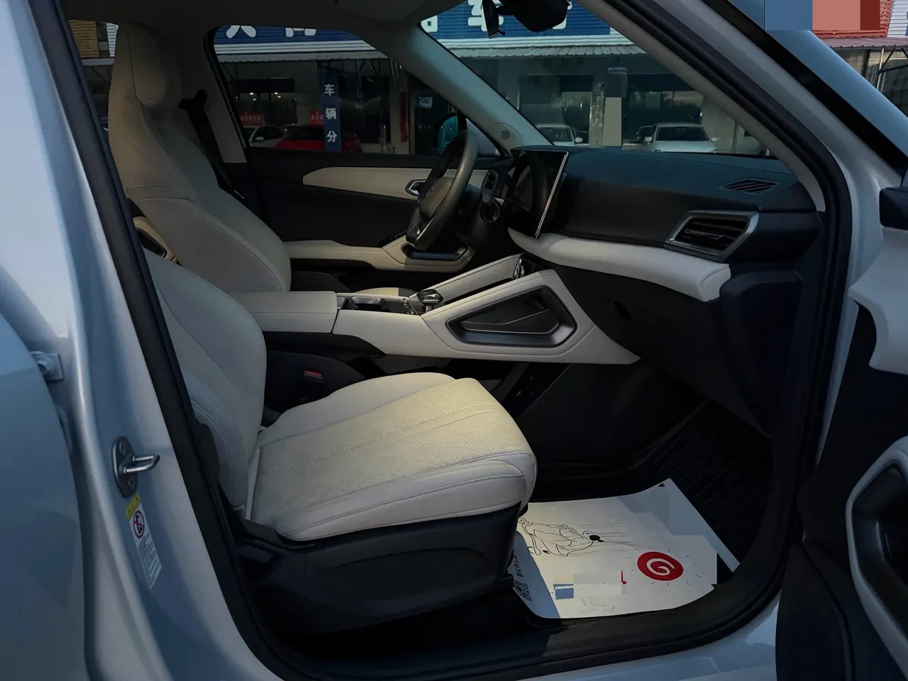 BYD 2025 Yuan UP 301KM Pilot Automatic Gear 4