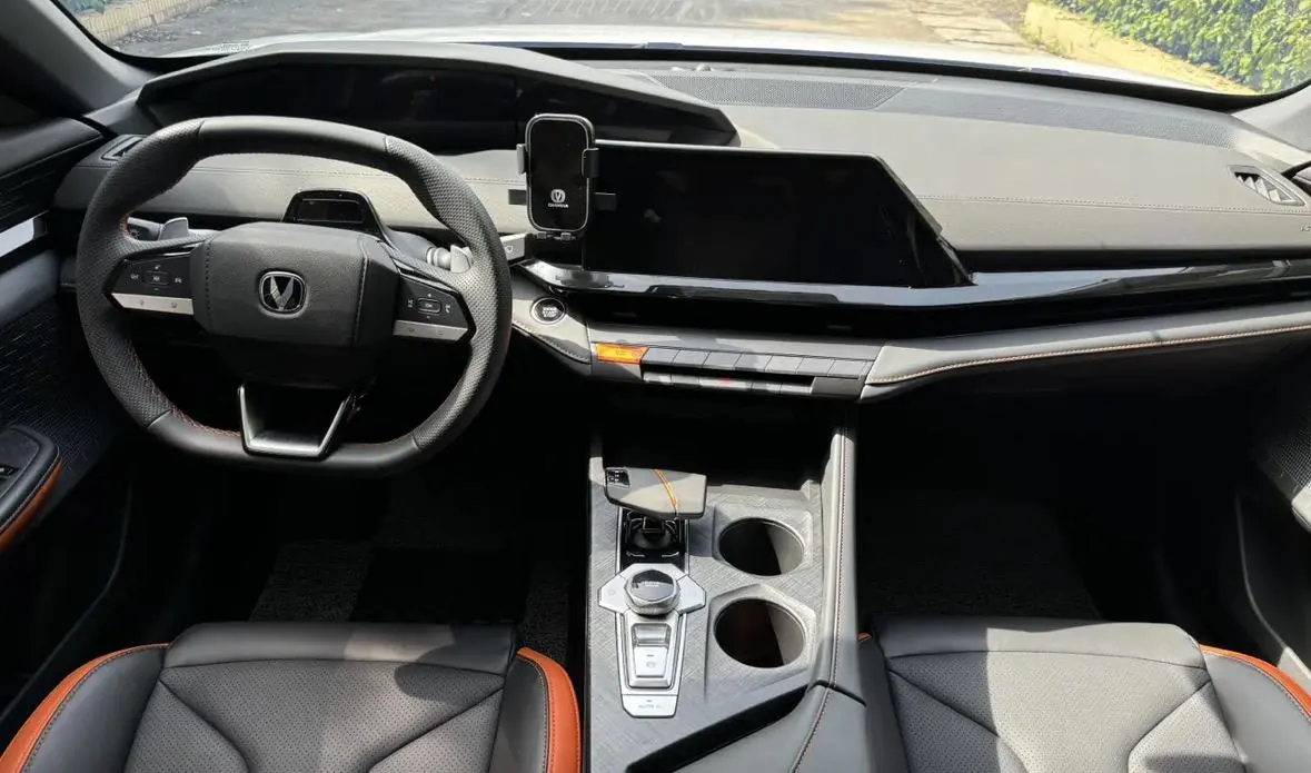 ChangAn 2023 UNI-V 1.5T honorable automatic gear 5