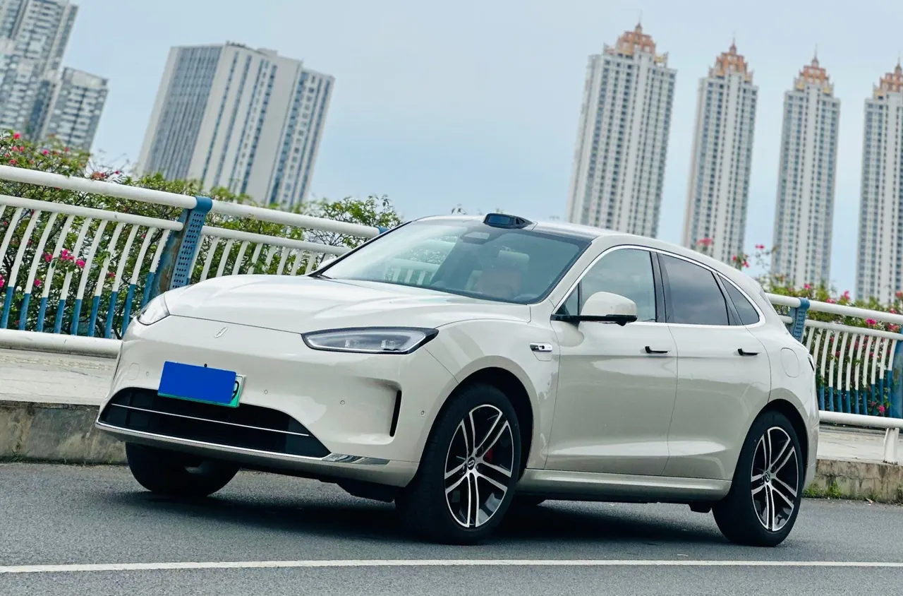 Открыть галерею: AITO 2025 AITO M5 extended range Ultra 4-wheel drive version automatic gear