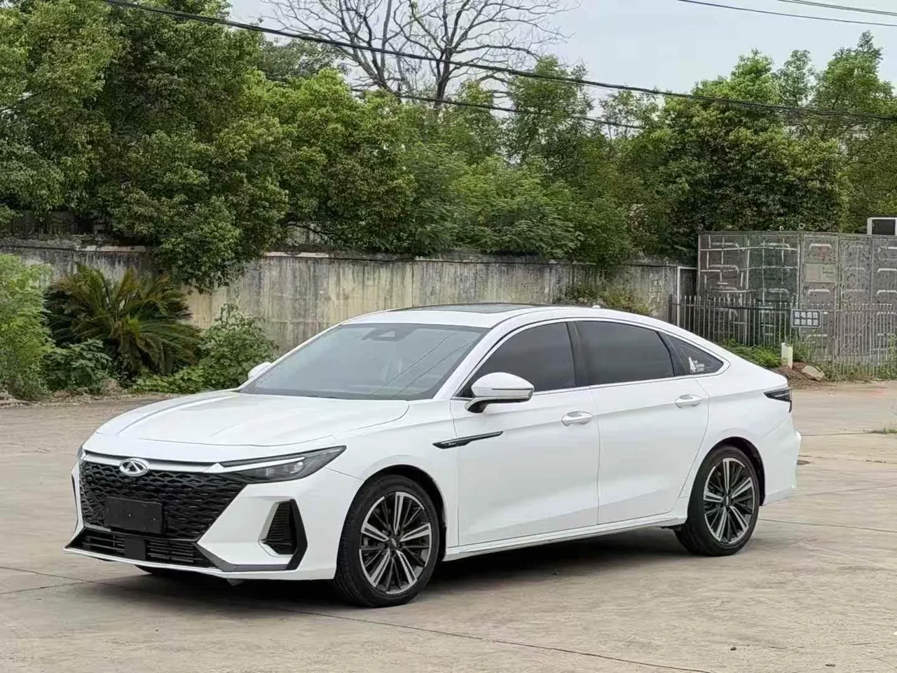 Открыть галерею: Chery 2022 Erez 8 1.6T Automatic Gear