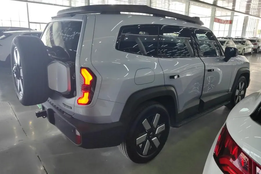 ChangAn Deepal 2024 G318 four-wheel drive air suspension version of automatic gear 2