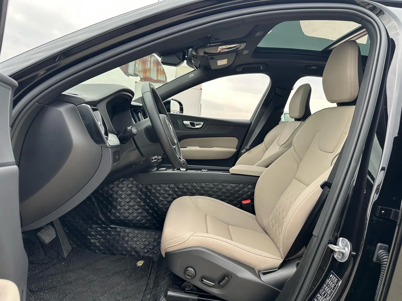 Volvo 2026 XC60 48V 2.0T B5 All-Wheel Drive Intelligent Luxury Edition Automatic Transmission 7