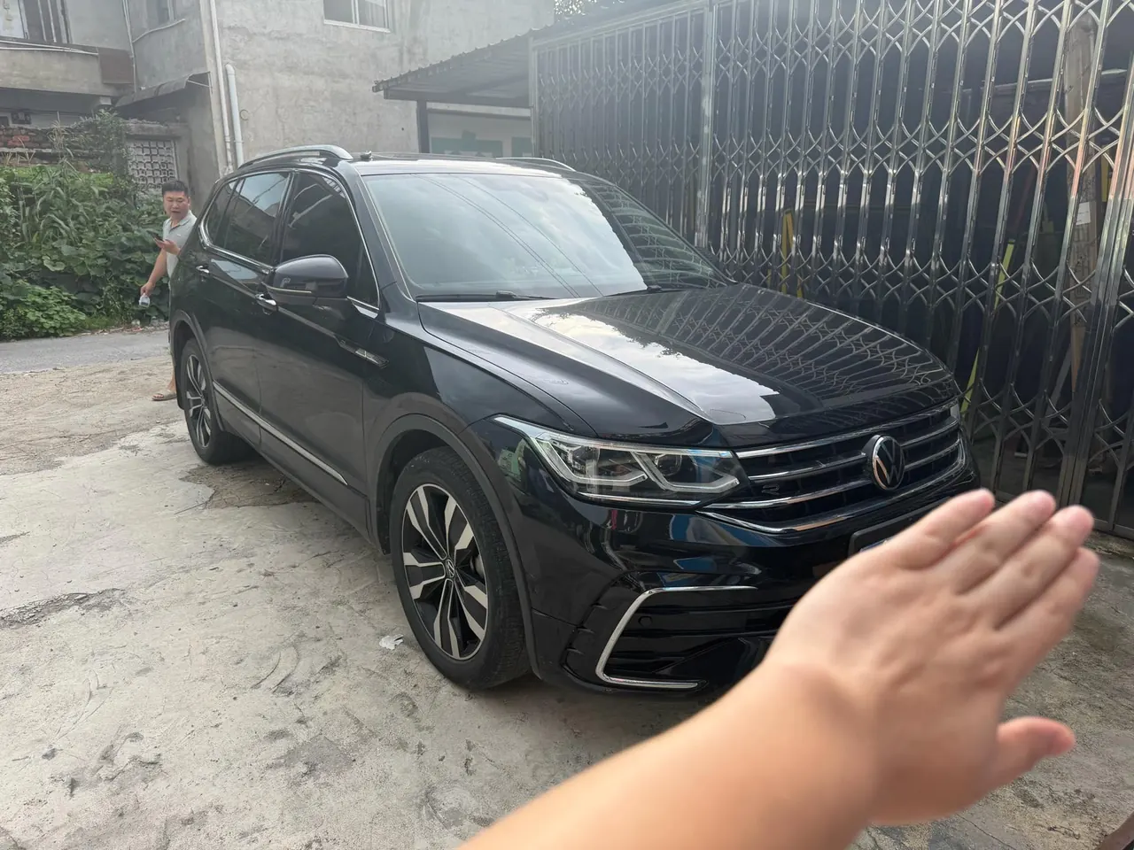 Volkswagen 2022 Tiguan L R-Line 2.0TSI 330TSI Two-Drive R-Line Ultimate Automatic Gear 3