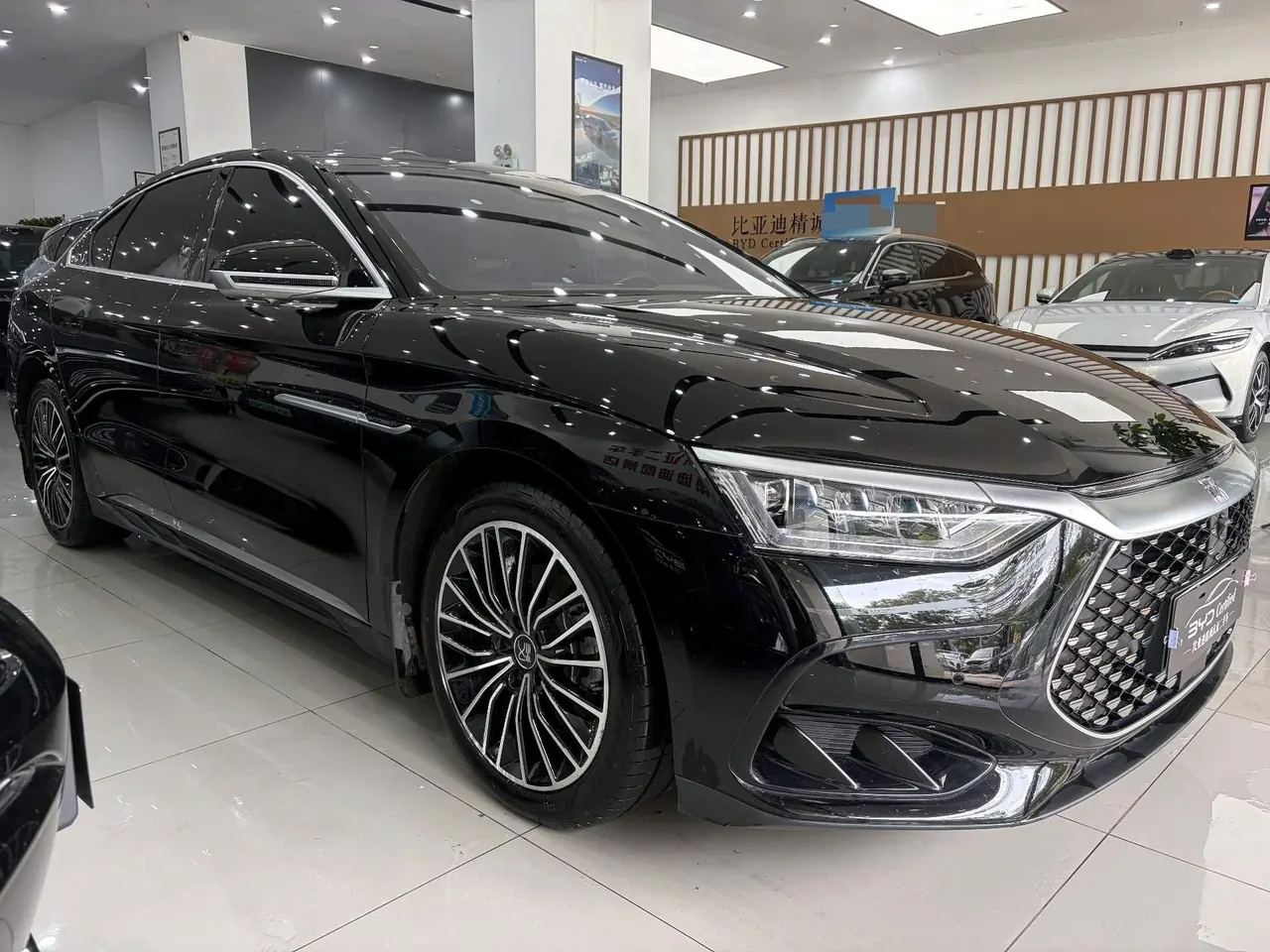 BYD 2022 Han DM-i 1.5T stepless 121KM honorable automatic gear 3