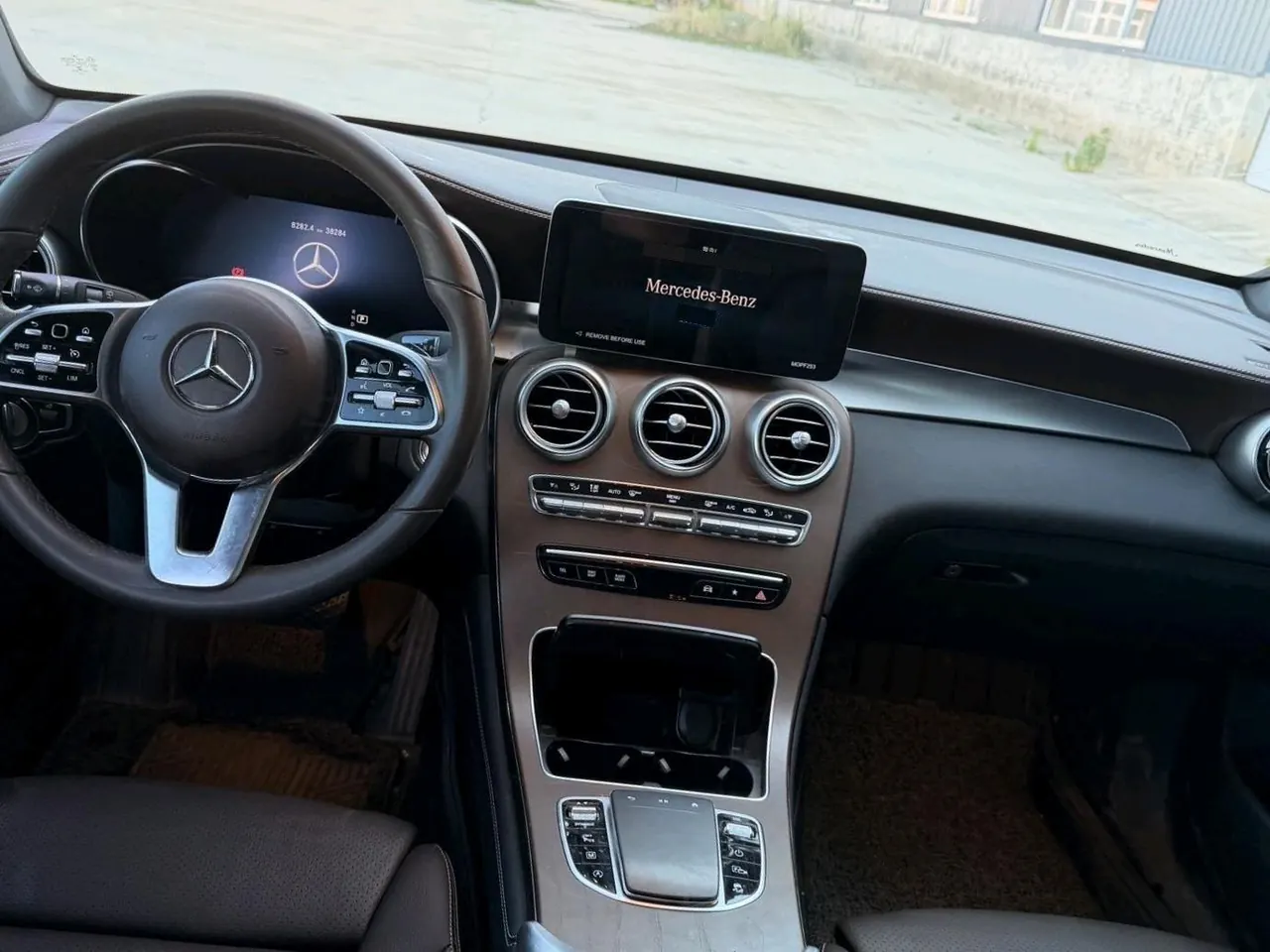 Mercedes Benz 2022 GLC 260 L 4MATIC 2.0T Luxury Automatic 3