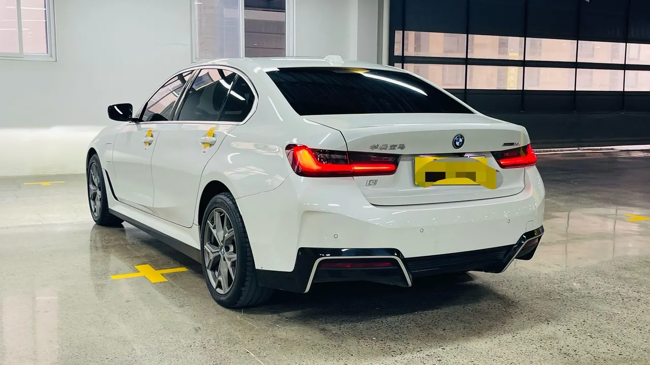 BMW 2022 i3 eDrive 35L automatic gear 3