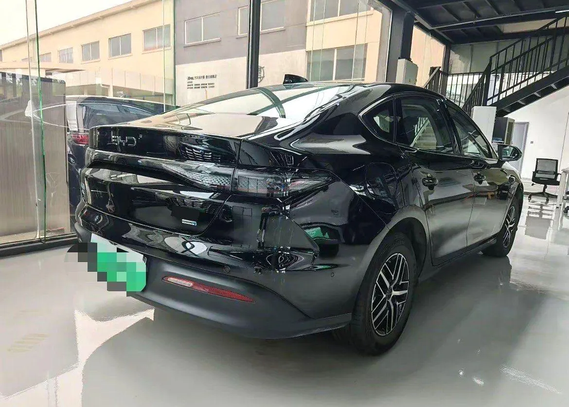BYD 2025 seals 05 DM-i 1.5 stepless smart driving version 120KM flagship automatic gear 6