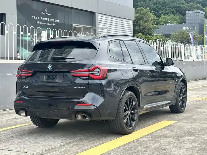 BMW X3 2023 xDrive30i exclusive M obsidian night suit 6