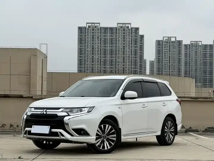 Outlander 2021 model changed to 2.0L two-wheel drive free version 5 seats - View 1