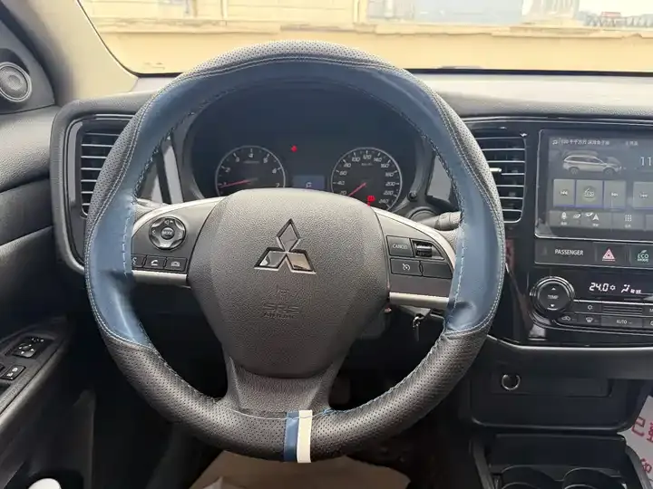 Outlander 2021 model changed to 2.0L two-wheel drive free version 5 seats 11