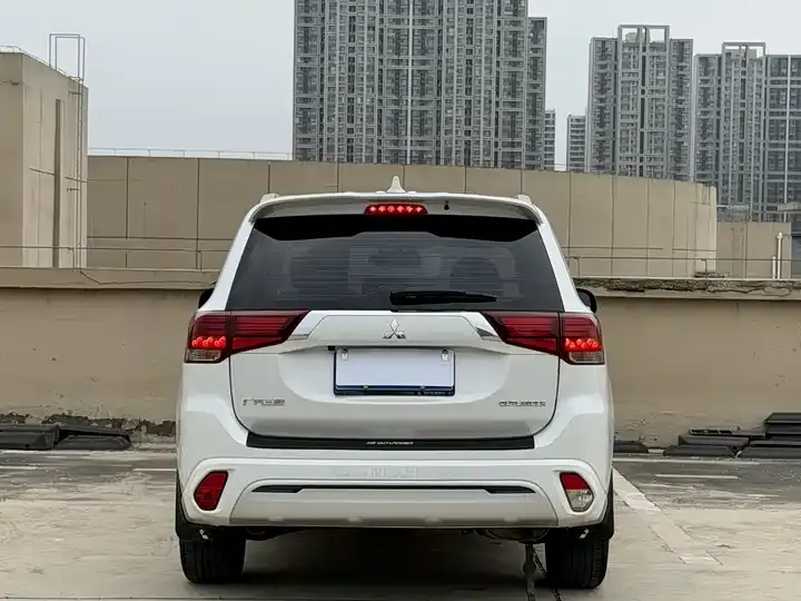 Outlander 2021 model changed to 2.0L two-wheel drive free version 5 seats 8