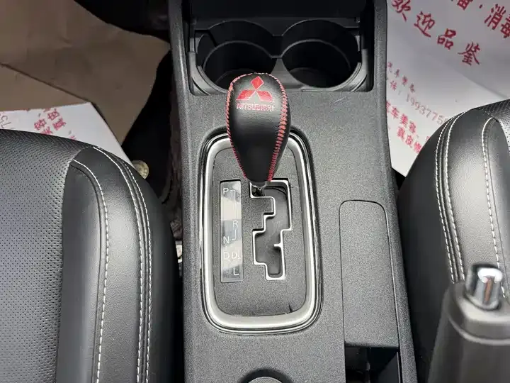 Outlander 2021 model changed to 2.0L two-wheel drive free version 5 seats 9